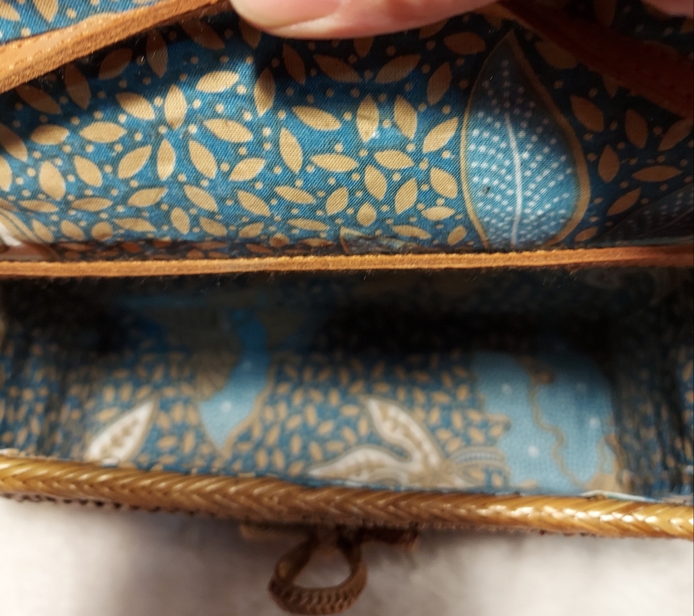 Hand woven bamboo Purse. - Picture 5 of 5